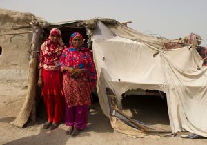 mom-and-daughter-1200x798